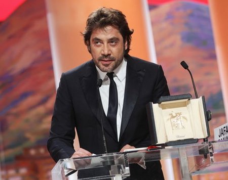 Javier Bardem le dedica a "su amor" Penélope Cruz el premio al mejor actor del Festival de Cannes ¡qué bonito!