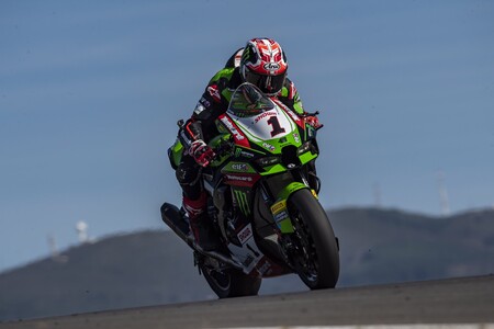 Jonathan Rea se redime y reactiva el mundial de Superbikes tras una extraña caída de Toprak Razgatlioglu
