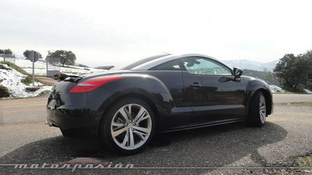 Peugeot RCZ 2013 2.0 HDi, vista lateral trasera