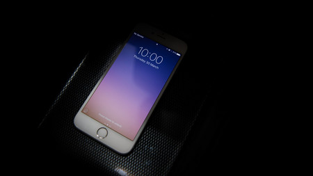 Un reposabrazos "jaula de Faraday" para evitar distracciones con el móvil, la última idea de Nissan