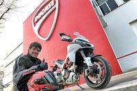 Carlos Checa va a Borgo Panigale a por su nueva Ducati Multistrada 1200 DVT