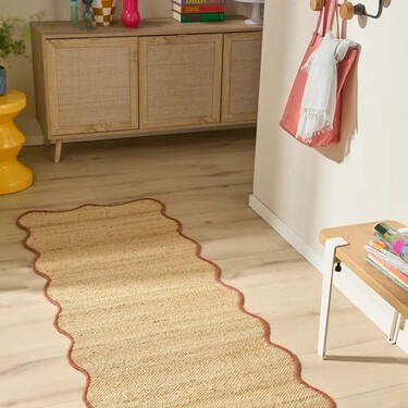 Cómo decorar un recibidor pequeño con una alfombra: cinco modelos elegantes y actuales para reformarlo sin obras este verano 