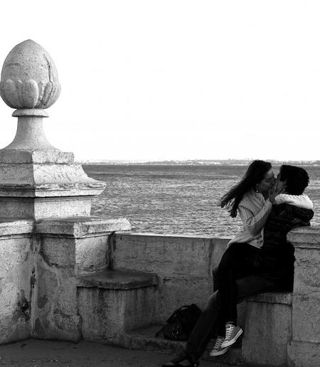 La pubertad empieza con un beso