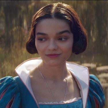 "Crecí orgullosa de ser colombiana". Rachel Zegler responde a las duras críticas recibidas por su apariencia en 'Blancanieves'