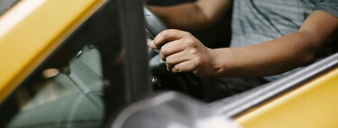 Cómo usar una cámara de vigilancia en un coche aparcado, protegerlo frente a robos y golpes y enterarte al instante