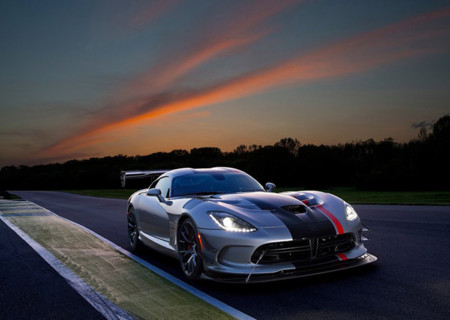 Dodge Viper ACR 2016, en la linea delgada entre un superdeportivo de calle y un auto de carreras