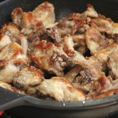 Conejo al ajillo, la receta fácil y tradicional que te llevará a tu infancia