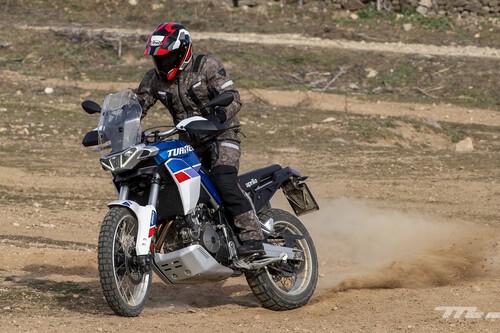 Probamos la Aprilia Tuareg 660: una trail para el carnet A2 que sabe a aventura, va bien equipada y rivaliza con la Yamaha Ténéré