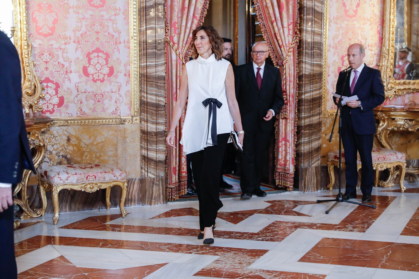 la-reina-letizia-se-mide-en-estilo-y-triunfa-frente-a-isabel-d-az