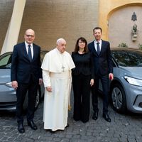 El Vaticano se pasa solo a autos eléctricos y el elegido ha sido el grupo Volkswagen
