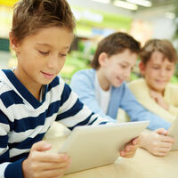 La comprensión lectora está empeorando y Suecia lo tiene claro: aparca las pantallas en las aulas para volver a los libros 