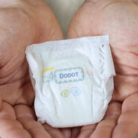 Dodot dona 300.000 pañales mini a los bebés prematuros ingresados en las UCINs y rinde homenaje a estos luchadores en un tierno vídeo
