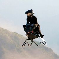 La primera moto que vuela ya existe y está a la venta: llega a 200 km/h, pero preferirás irte caminando cuando veas su precio 
