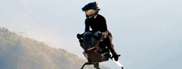 La primera moto que vuela ya existe y está a la venta: llega a 200 km/h, pero preferirás irte caminando cuando veas su precio 