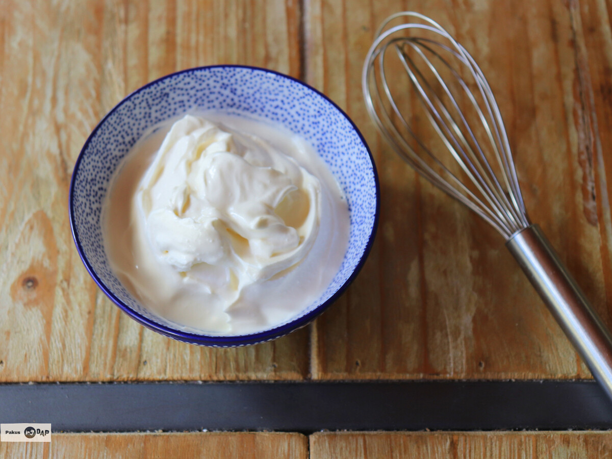 Cómo hacer nata líquida casera: receta de crema de leche fácil y sin azúcar