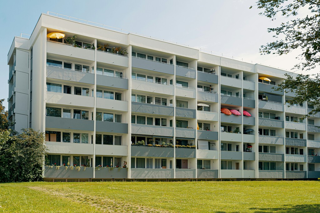 Esto es lo que tienes que hacer si un vecino cierra la terraza de su vivienda, según la Ley de Propiedad Horizontal 