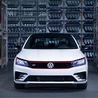 El Volkswagen Passat GT se pone picante con rostro deportivo y motor VR6