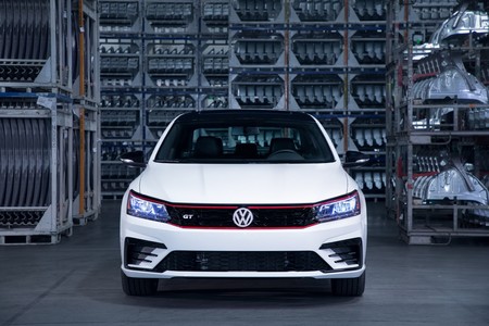 El Volkswagen Passat GT se pone picante con rostro deportivo y motor VR6