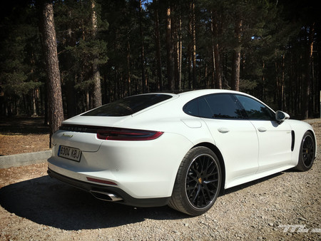 Porsche Panamera 4 E-Hybrid