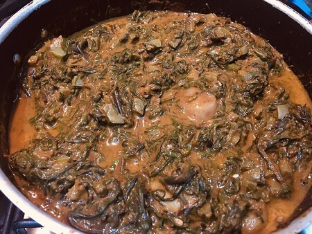 Este es el mole más económico aprobado por Profeco para los romeritos navideños