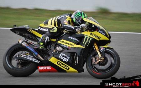 Cal Crutchlow delante en la FP1