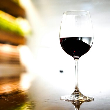 Un vino ideal para el finde: así es el tinto VO con D.O. Bierzo y 94 puntos en la lista Parker