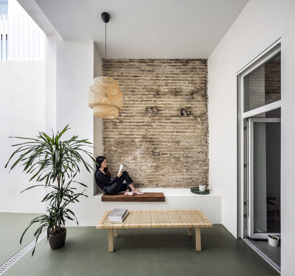 Elementos arquitectónicos originales y un diseño muy contemporáneo en esta casa frente a la playa de Malvarrosa de Valencia