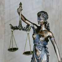 IA está criando uma nova geração de "advogados autodidatas" — e isso já começa a causar problemas nos tribunais 