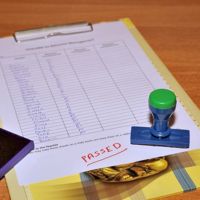 Cómo definir el tono adecuado de una evaluación