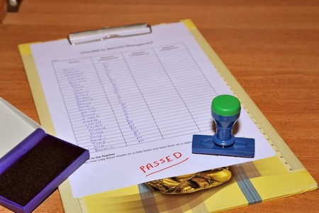 Cómo definir el tono adecuado de una evaluación