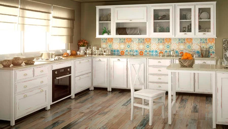 Nueve ideas de revestimientos para crear contrastes en cocinas blancas