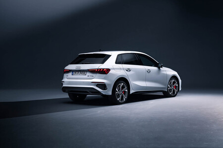 Audi A3 Sportback 45 TFSIe: la versión híbrida enchufable más potente es casi 9.000 euros más cara que el SEAT León eHybrid