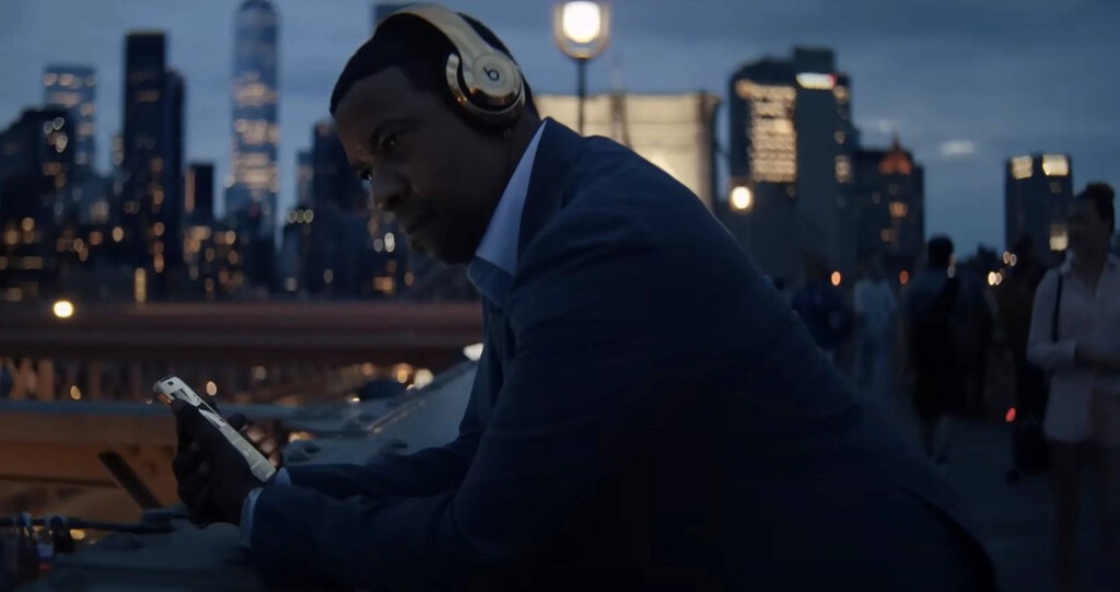 La película número 1 mundial desde el día de su estreno en streaming: un thriller con Denzel Washington que actualiza un clásico de Akira Kurosawa