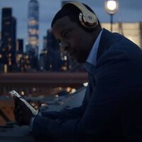 La película número 1 mundial desde el día de su estreno en streaming: un thriller con Denzel Washington que actualiza un clásico de Akira Kurosawa