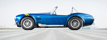 No, los escapes no siempre se ponen a la derecha para fastidiar a los ciclistas cuando los adelantamos. Las razones son más complejas 