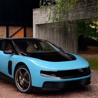 El primer coche eléctrico de Ferarri está haciendo llorar a los más aficionados a Ferrari. Es justo lo que buscaban