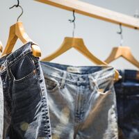 Springfield tiene un 30% de descuento en todos sus pantalones y estos son nuestros jeans favoritos