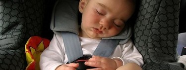 Por qué los bebés no pueden estar más de una hora y media en la silla del coche