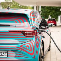 En 2040 se fabricarán más coches eléctricos que de combustión, según un estudio de KPMG