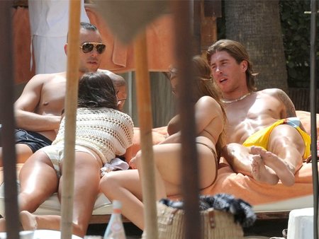 Sergio Ramos rodeado de titis en verano, como a él le gusta