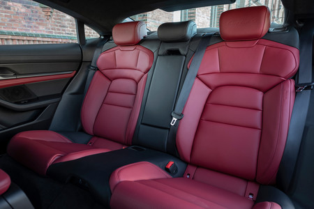 Porsche Taycan prueba contacto