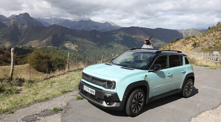 Renault 4 electrico viajando