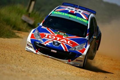 Kris Meeke termina la jornada del viernes como líder