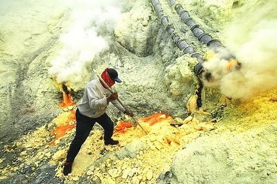Mina de azufre en Ijen: un infierno amarillo en la Tierra