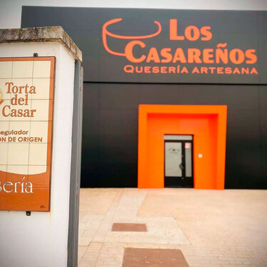 Nocturnidad y alevosía: roban 3.600 kilos de queso en una fábrica de Cáceres mediante butrón por un valor de 60.000 euros 