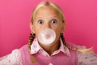 Mi niño se ha tragado un chicle: ¿Y ahora qué?