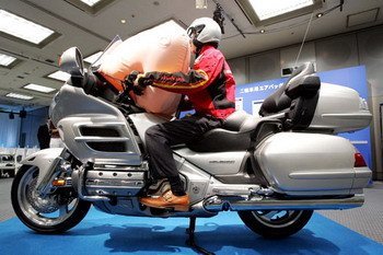 Honda anuncia su primer airbag para motocicletas