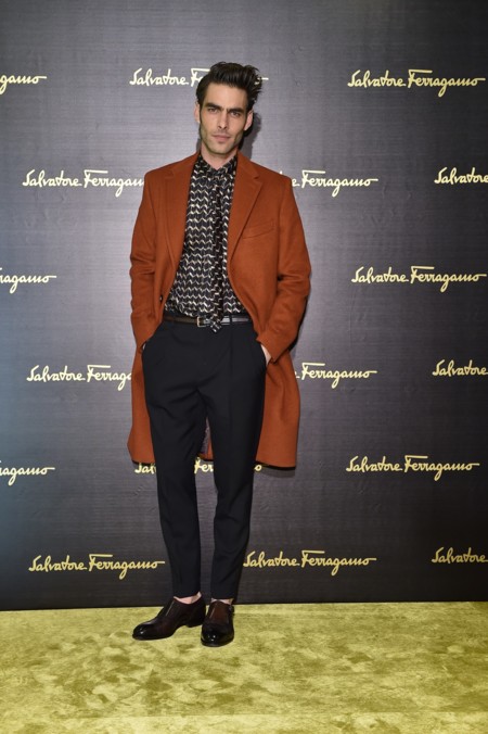 El estilo retro se hace moderno con Jon Kortajarena y Ethan Peck