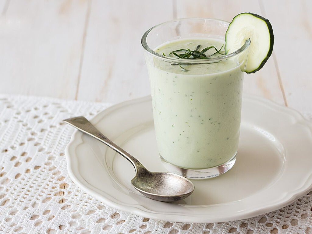 Receta de crema fría de pepino, yogur griego y menta