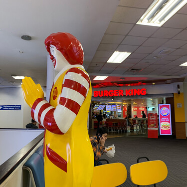 Por qué siempre hay un McDonald’s al lado de un Burger King y viceversa. La respuesta la tiene la Ley de Hotelling